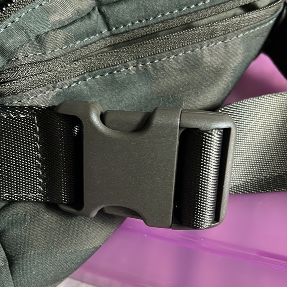 Lululemon - Picture 5 of 8